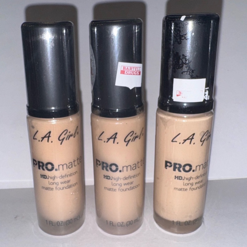 x3 BEIGE ~ GLM673 ~ LA GIRL Pro MATTE High Definition Foundation ~ Sealed! X3